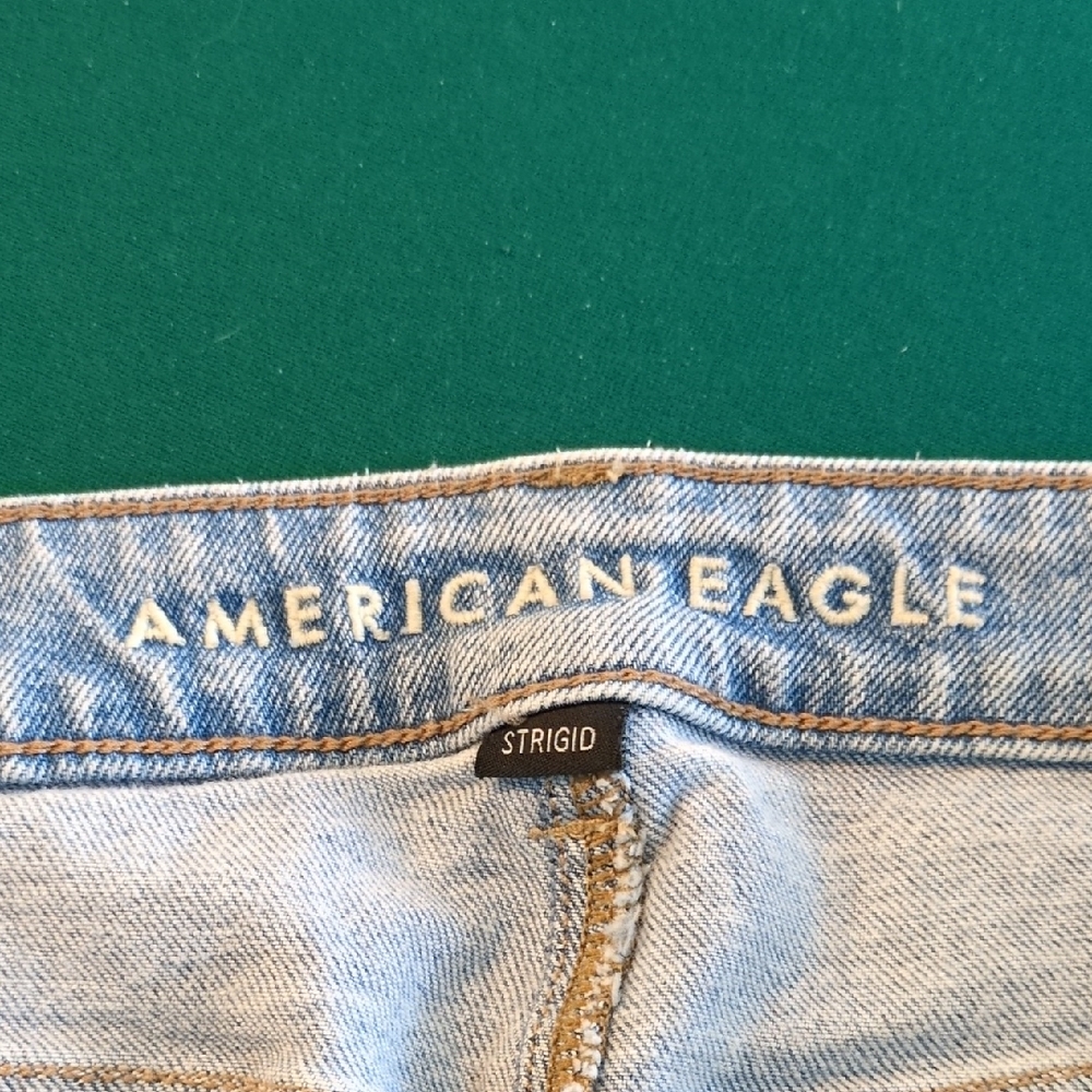 American Eagle Outfitters Light Blue Cropped Jeans